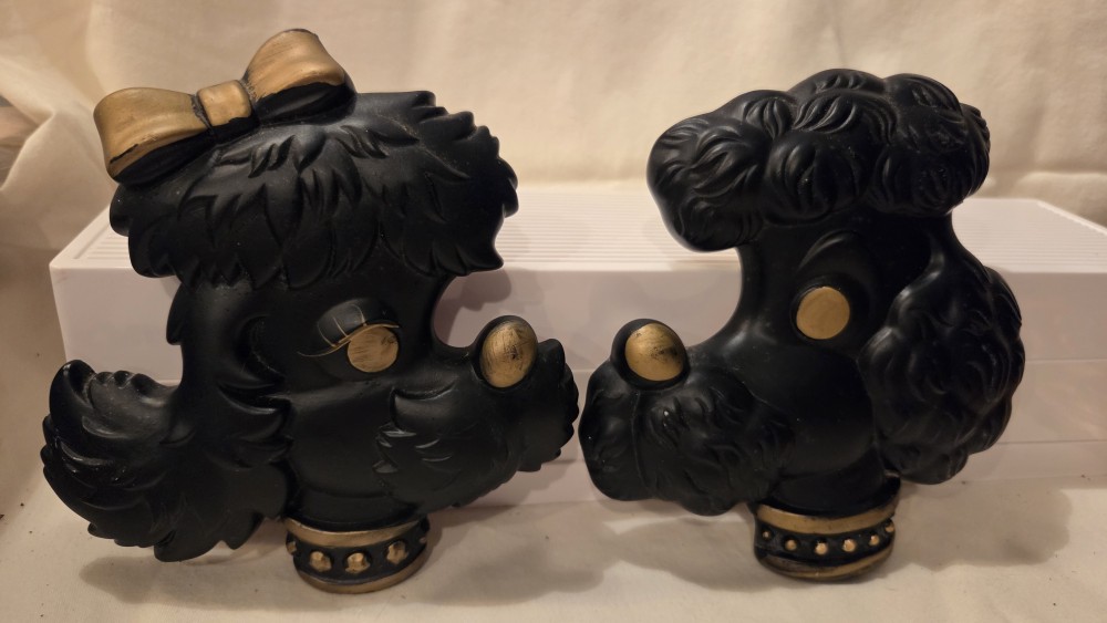 PMF-439 Black chalkware poodles
