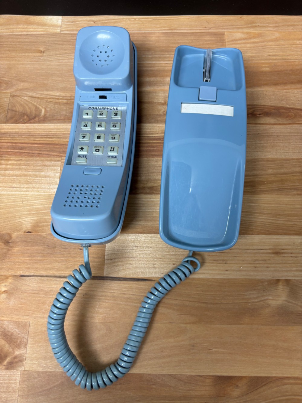 Conairphone Slim Design Blue Corded Telephone Lighted Dial Desk Wall Mount