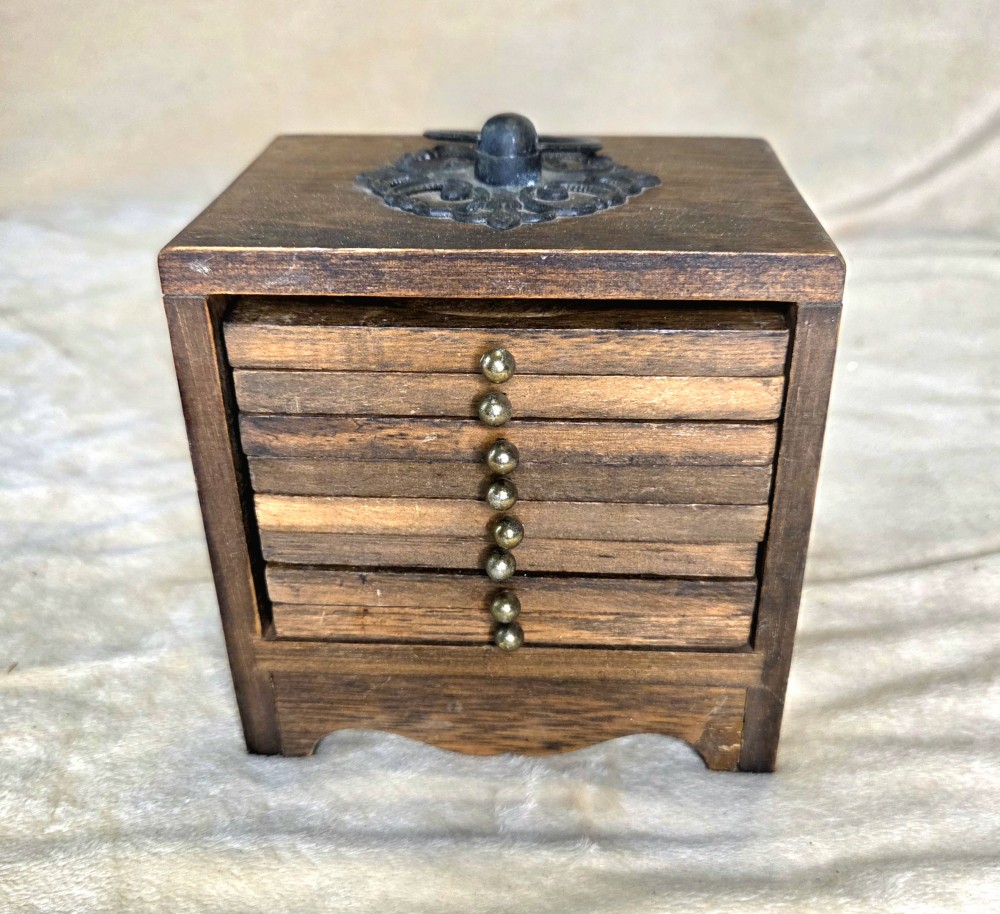 VTG Wood Coaster Set w/ Metal Handle