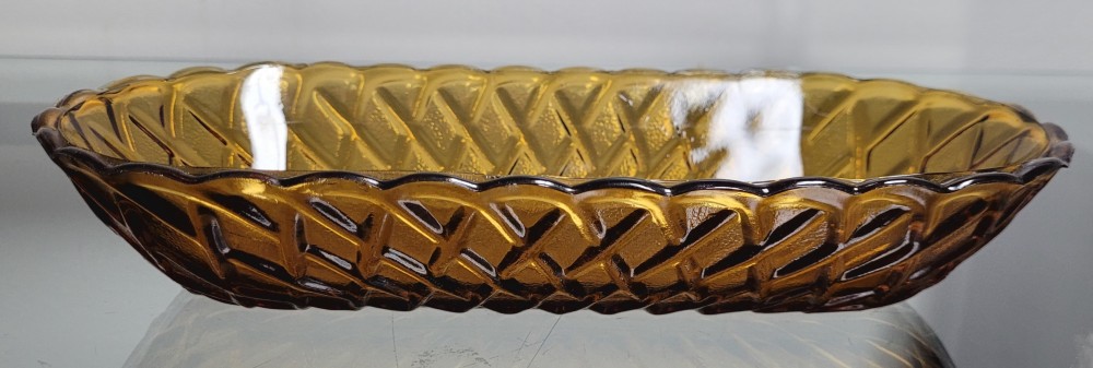 VTG Indiana Glass celery dish in Pretzel