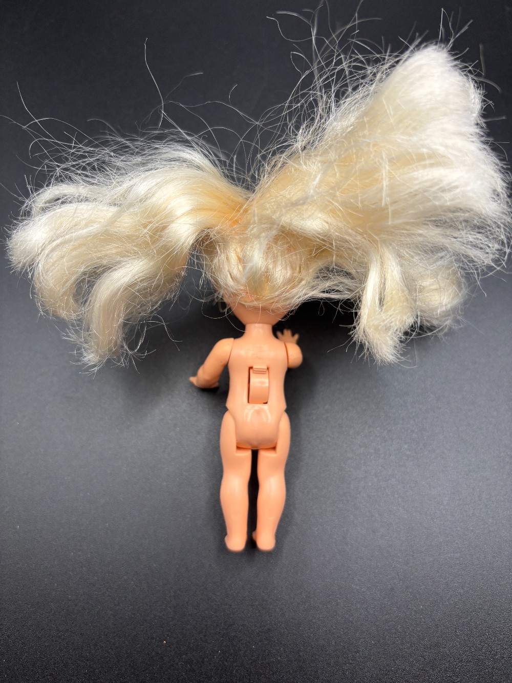 Doll Kelly Barbie's little sister blonde hair & blue eyes back lever arms