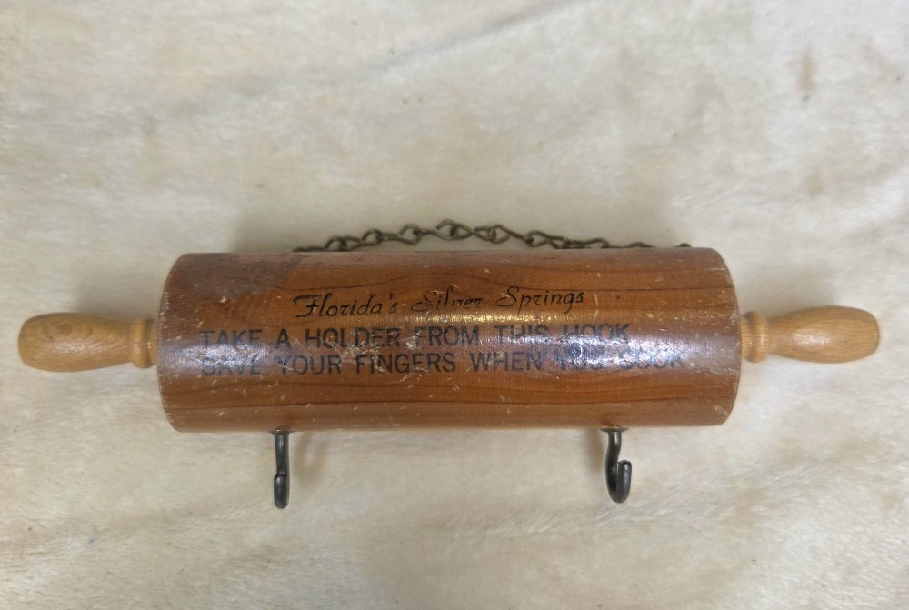 VTG Wood Souvenir Oven Mitt Holder