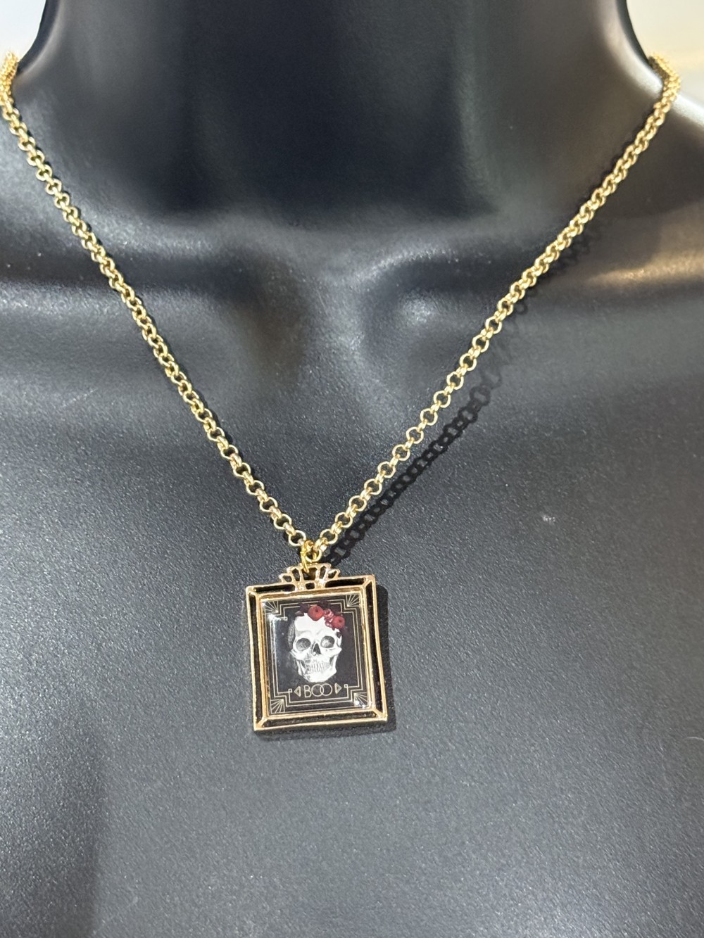 Necklace- Skull & Roses Halloween Pendant BOO