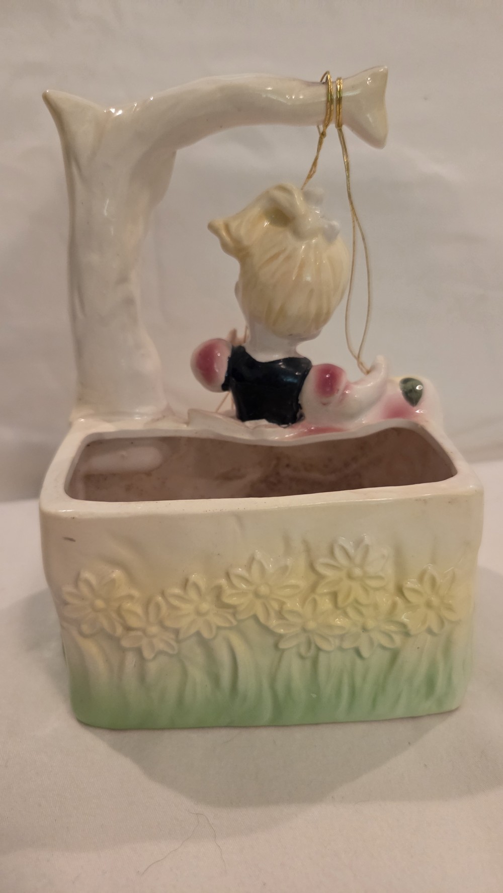 DO-350 vtg  planter girl on swing