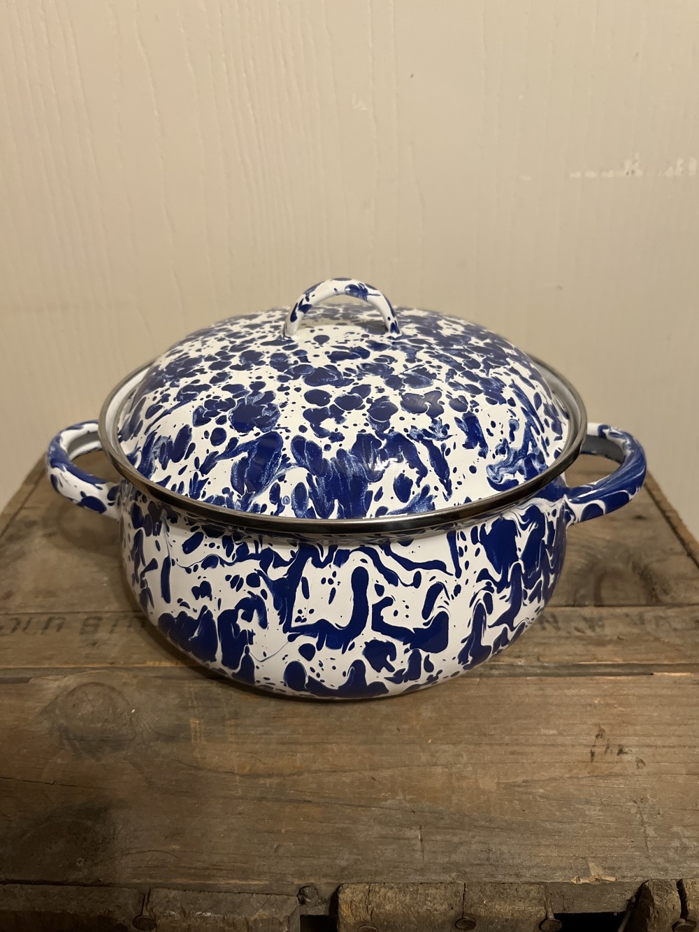 Golden Rabbit blue swirl enamel pot