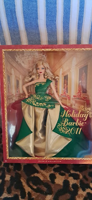 Barbie, 2011 Holiday Barbie (Green/Gold Dress)