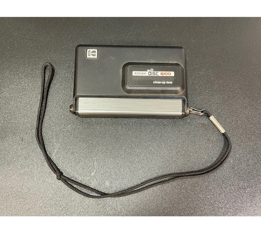 Camera Kodak Disc 6100 1982 Disc Film Camera Close-Up Lens with Wrist Strap