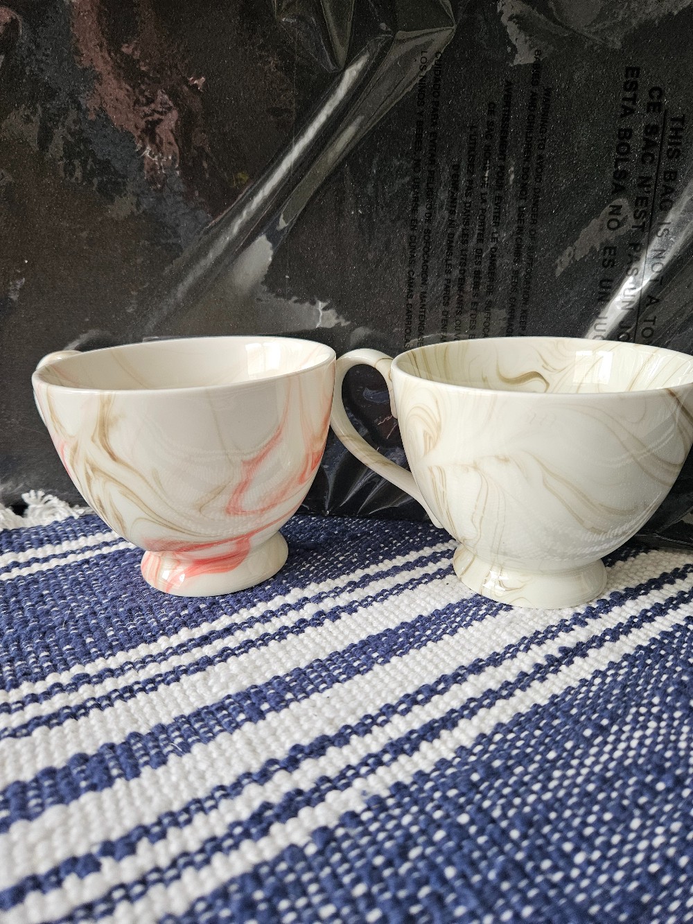 Elegant marbled coffee mugs