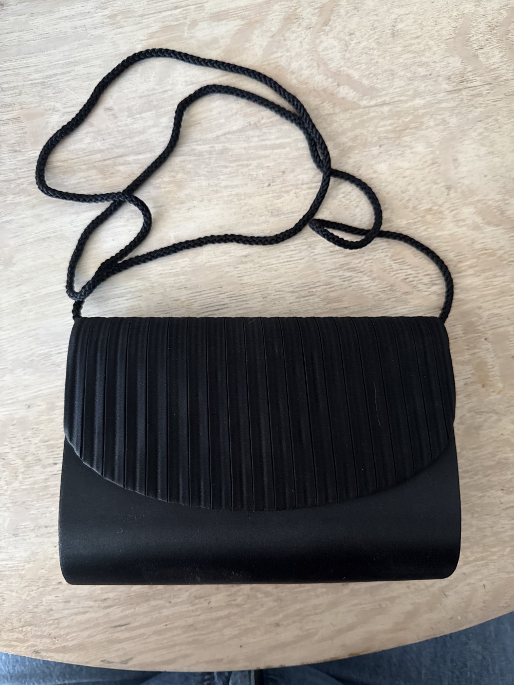 La regale clutch black