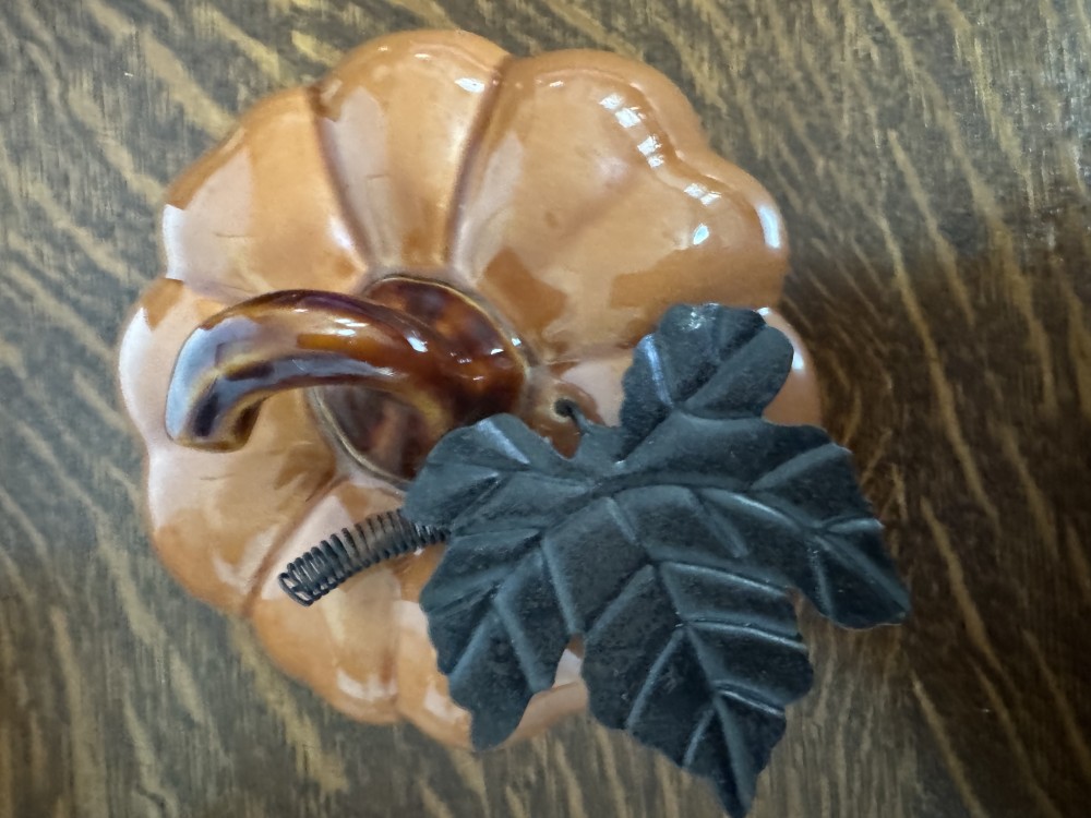 ORANGE CERAMIC PUMPKIN, METAL LEAF & STEM