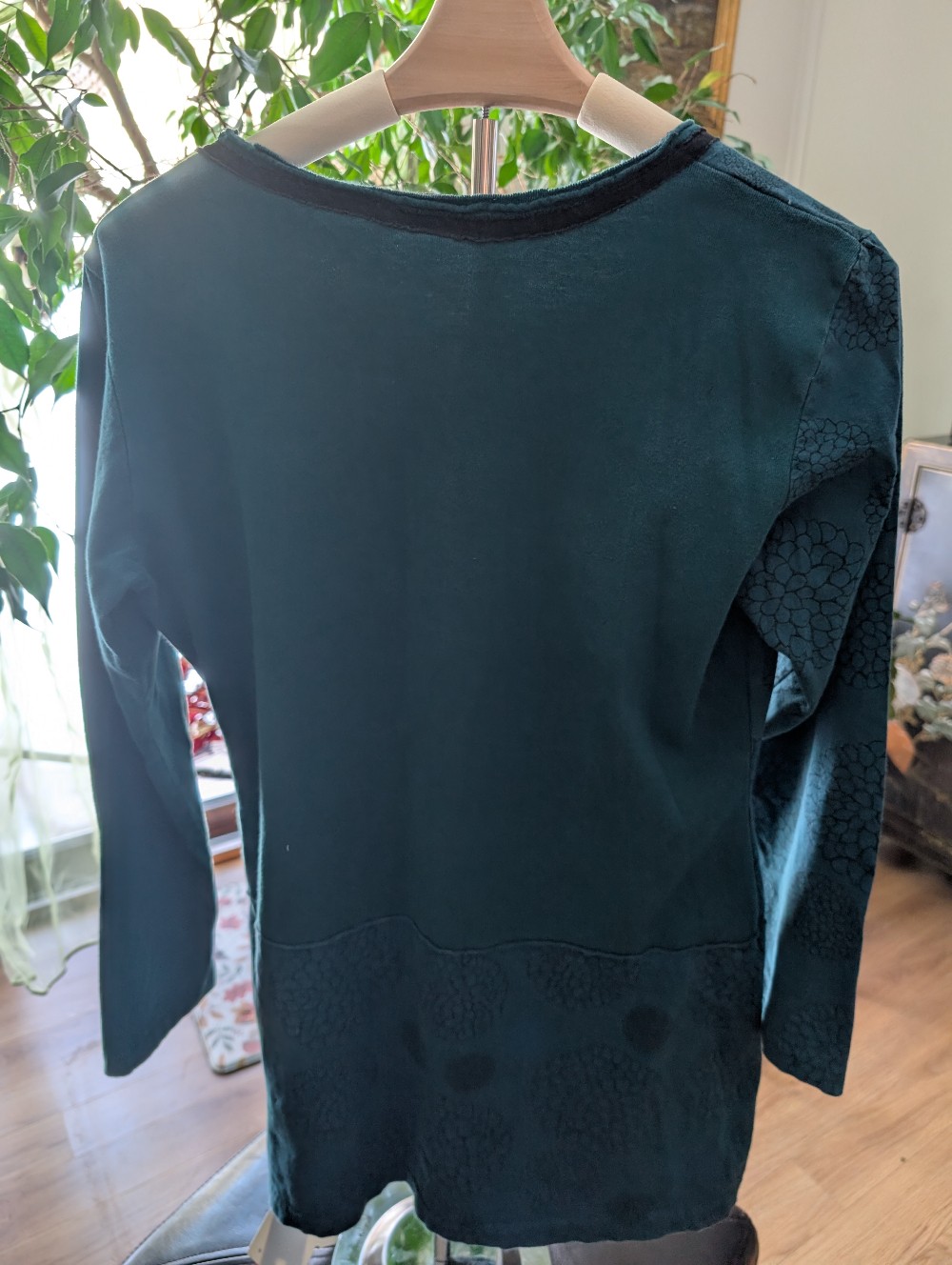 Chaotic Cupid Flowers Jersey size Medium