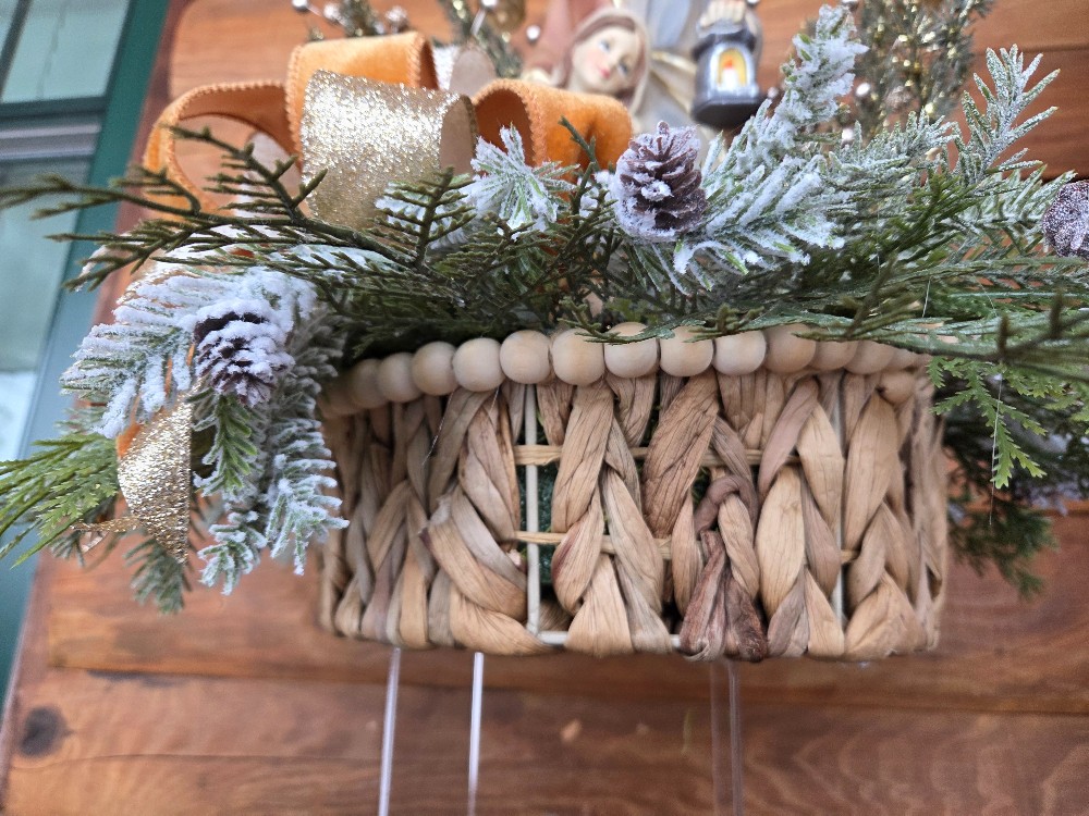 Away in the Manger Centerpiece