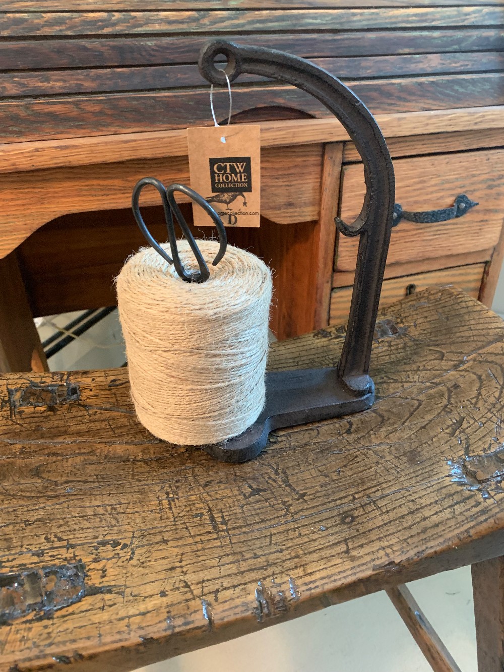 Jute and scissor stand