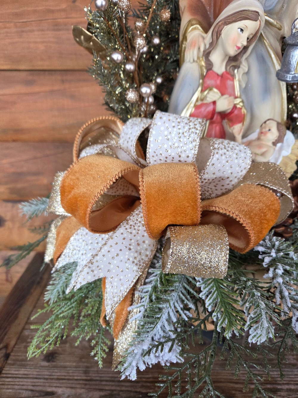 Away in the Manger Centerpiece