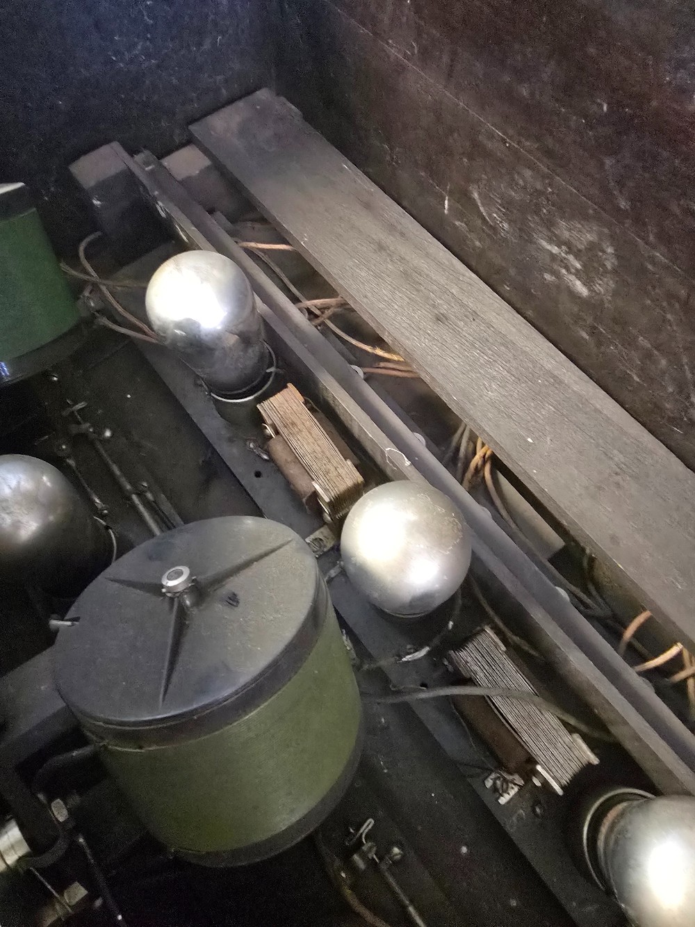 Antique 5 tube Radio