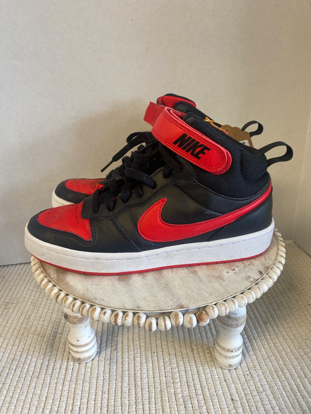 Nike Court Borough Mid 2 High Top-Size 6.5Y