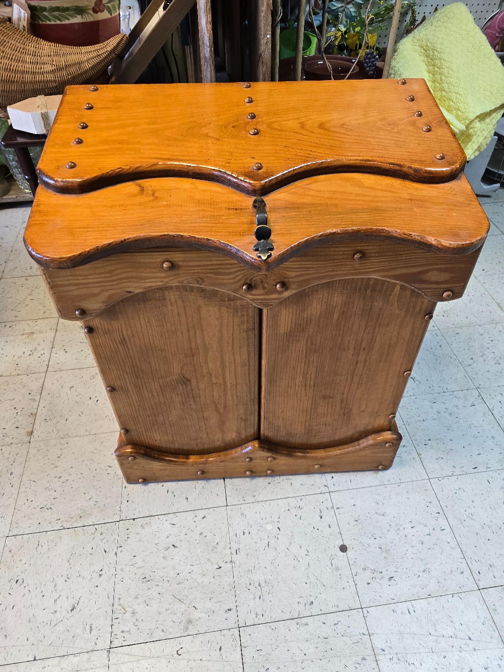 Rustic Laundry Hamper/Blanket Storage