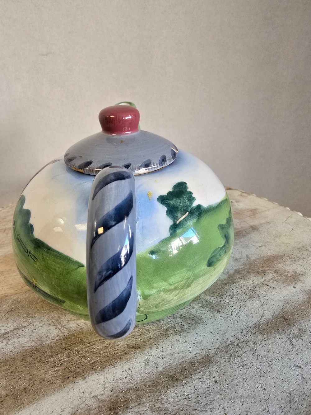 Barn Scene Teapot-1 chip