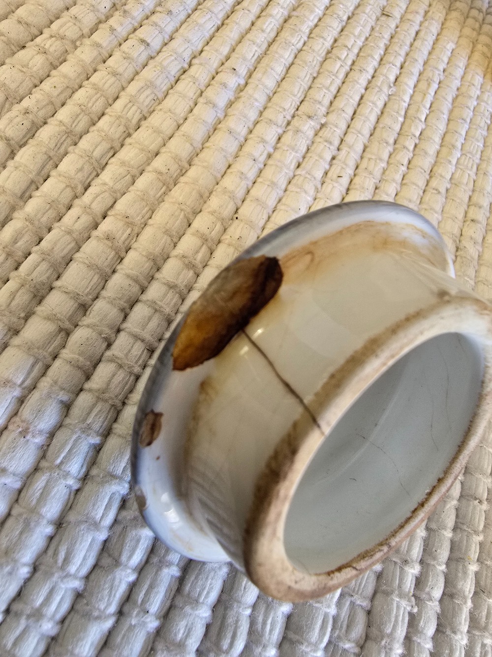 Barn Scene Teapot-1 chip