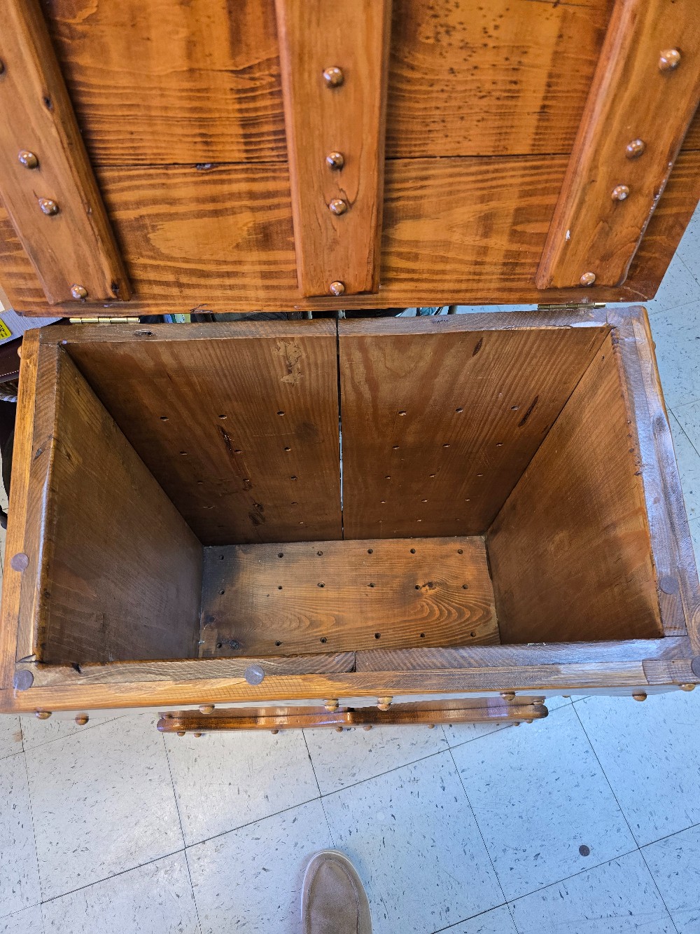 Rustic Laundry Hamper/Blanket Storage