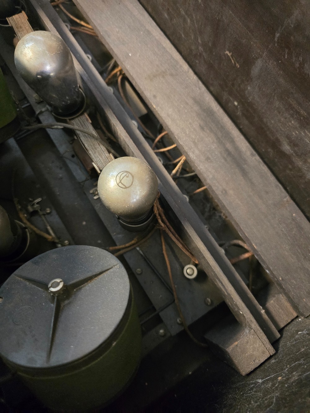 Antique 5 tube Radio