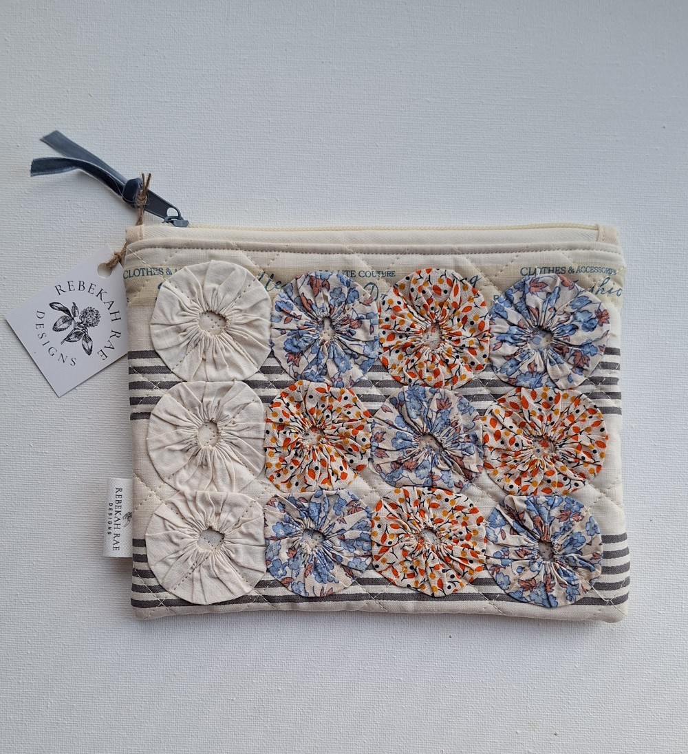 Vintage quilt accessory pouch - yoyo
