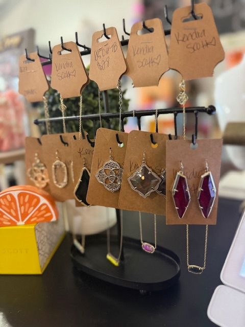 Consigned Kendra Scott