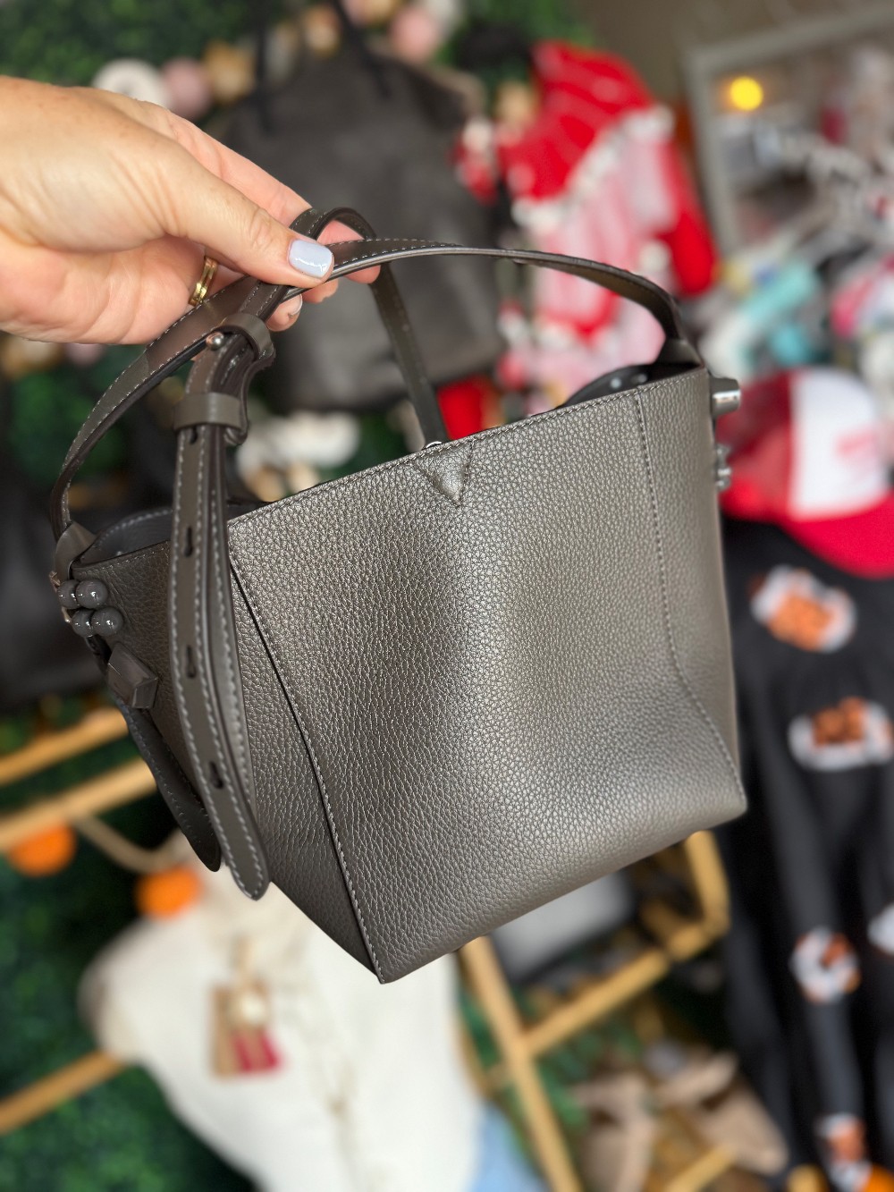 Consigned Bags / Shoes