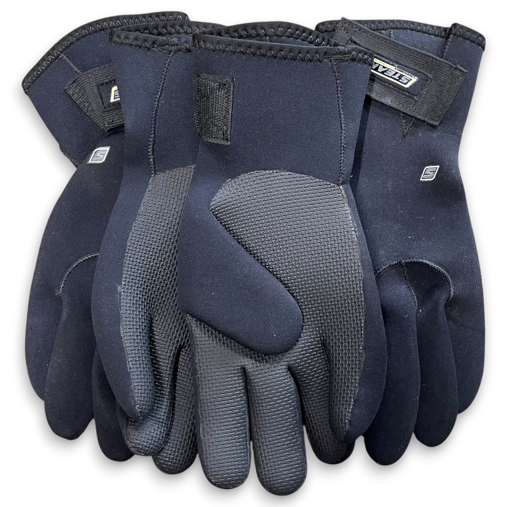 Footwear, Hats & Gloves