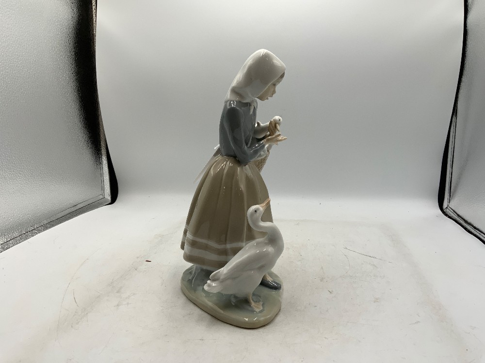 Iladro Sheperdess w/ Ducks