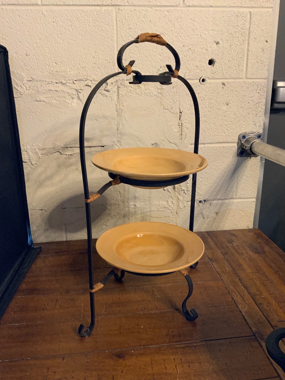 Lg 2 Tiered Metal Stand with 2 Yellow Bowls