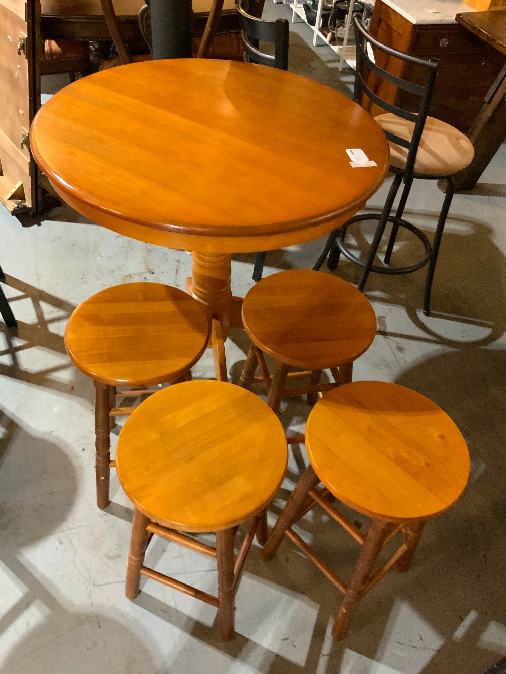Round Bar Table with 4 Stools