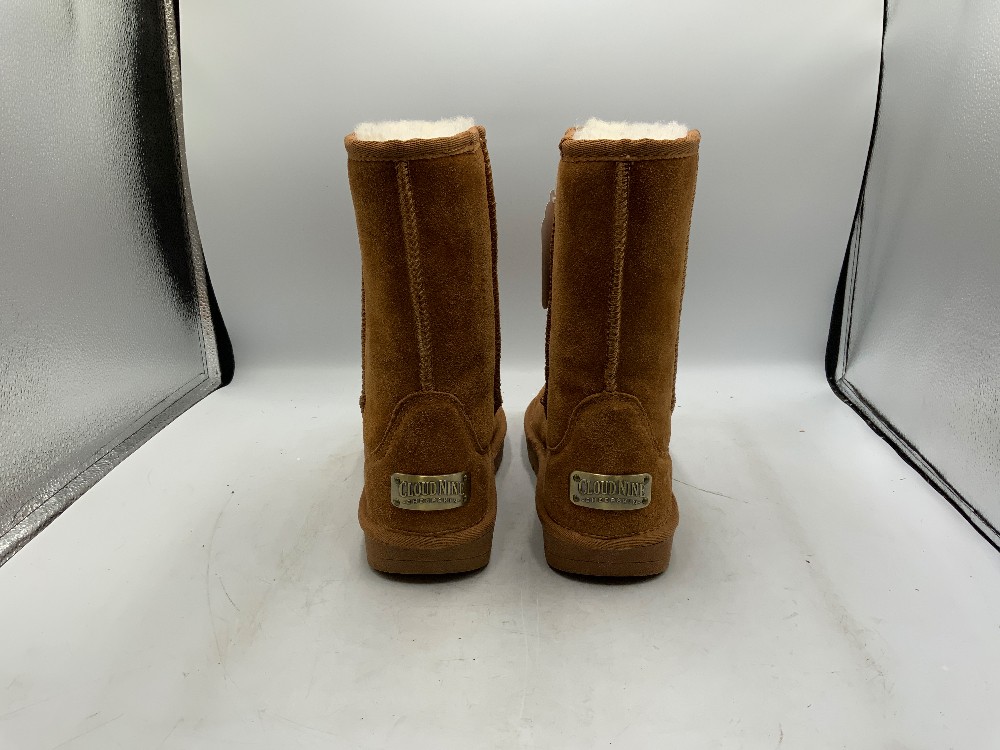 Cloud 9 Sheepskin Boot sz 8 NEW