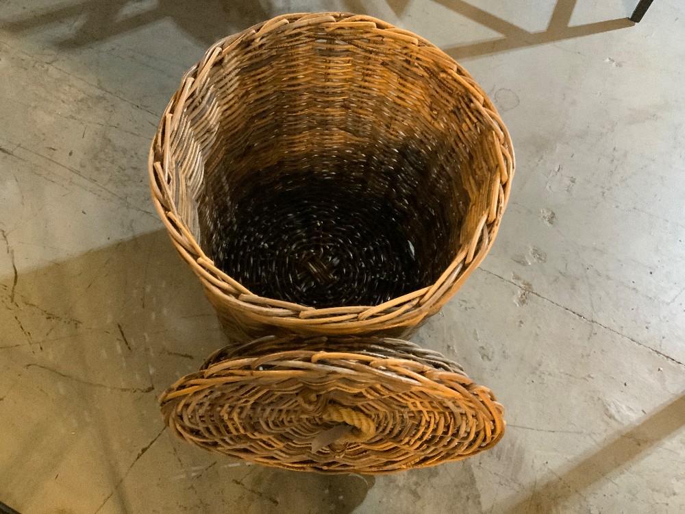 Lg Wicker Basket with Lid