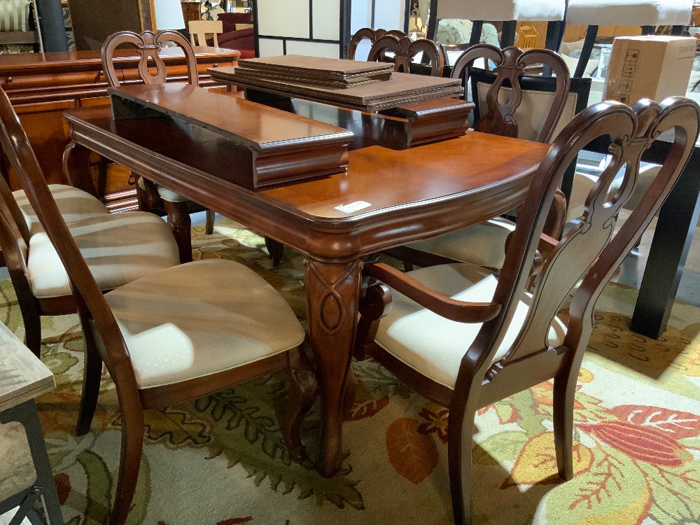 Table with 8 Chairs and 2 Leafs