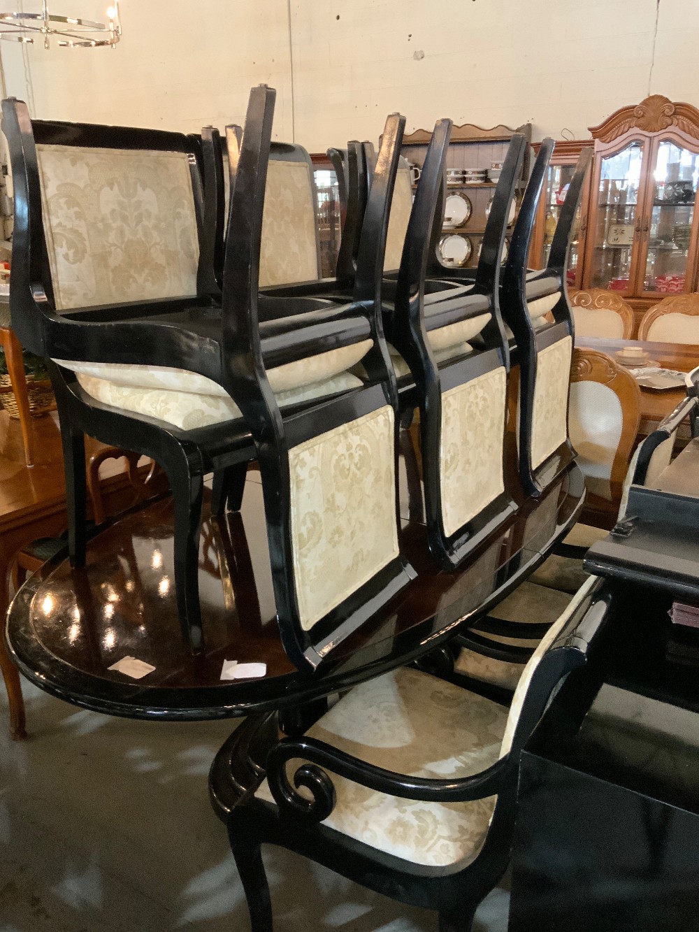 Scene Three By Henredon Oval Table w/ 8 Chairs