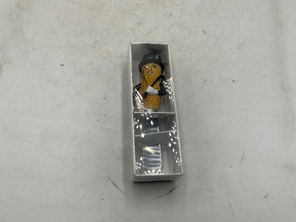 Set of 6 Mr. Peanut Cheese Knives