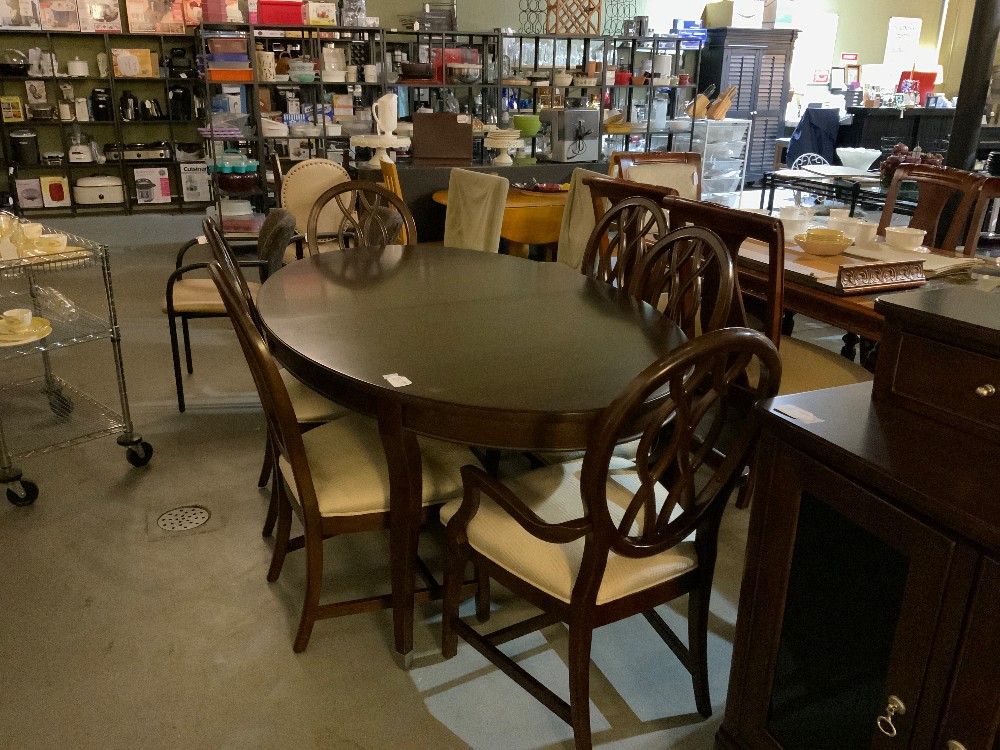 Kincaid Table W/ 6 Chairs & 2 Leaves