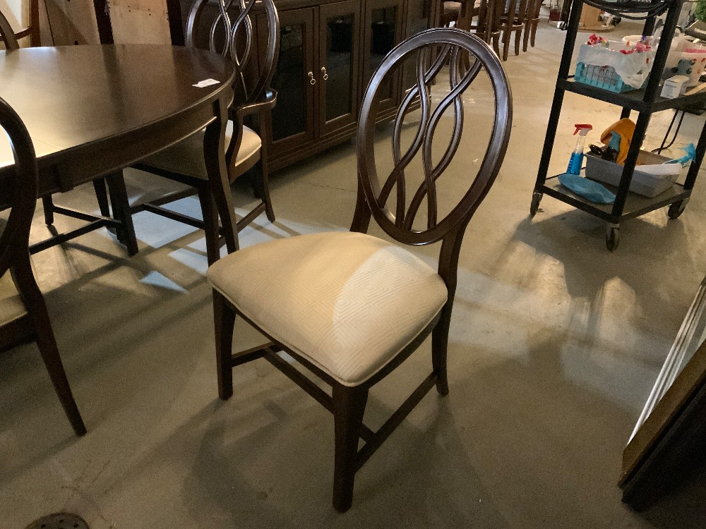 Kincaid Table W/ 6 Chairs & 2 Leaves