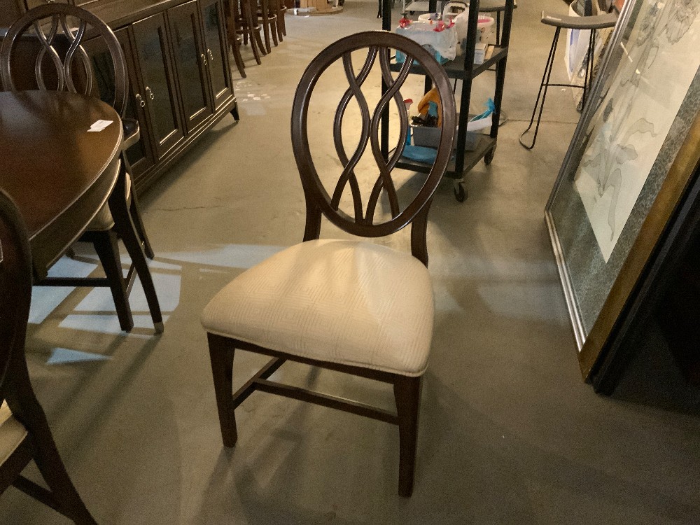 Kincaid Table W/ 6 Chairs & 2 Leaves