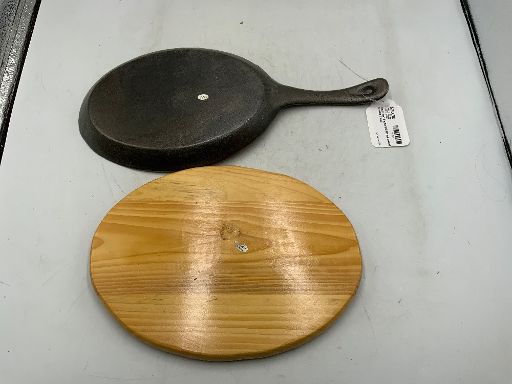 Cast Iron Fajita Skillet w/ Wood Under Plate