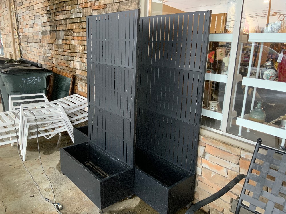 Outdoor metal planter/Divider