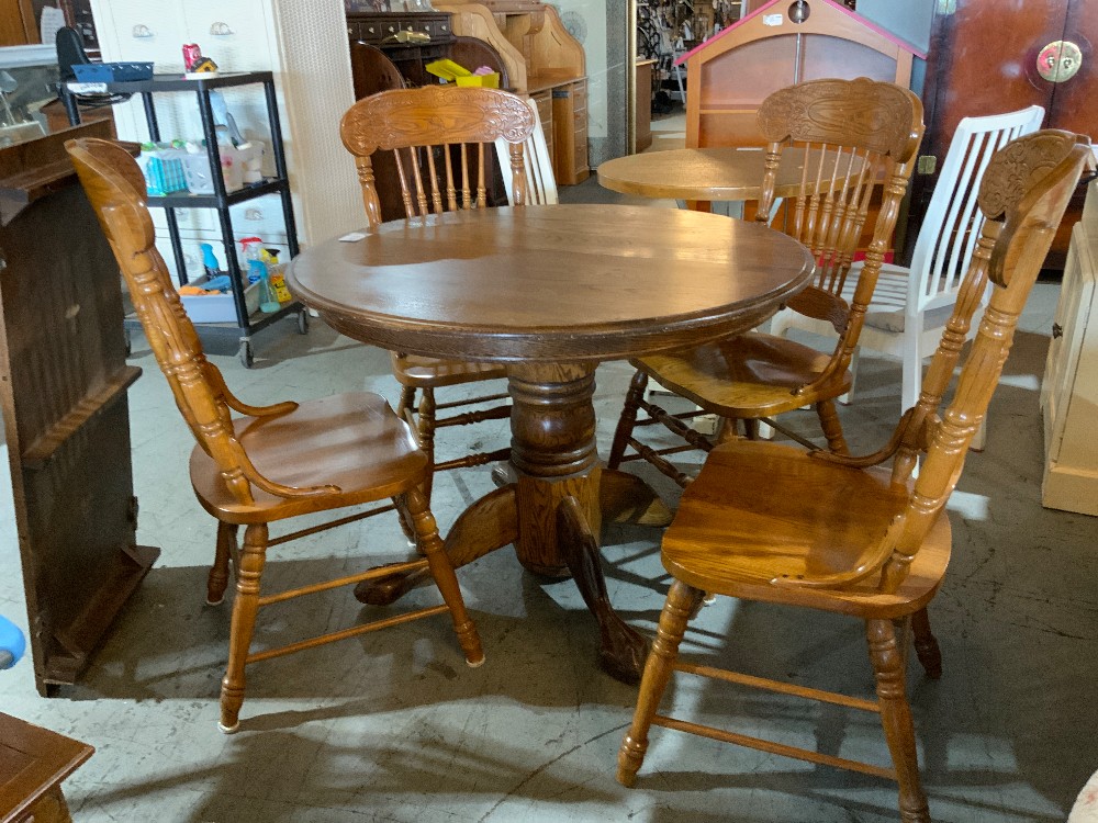 Oak Round Wood Table w/ 4 Chairs +Leaf