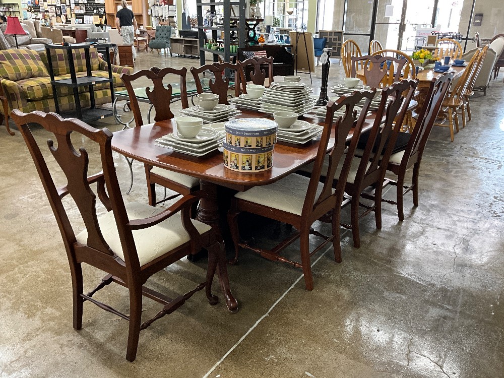 Lexington Double Pedestal Table w/ 8 Chairs