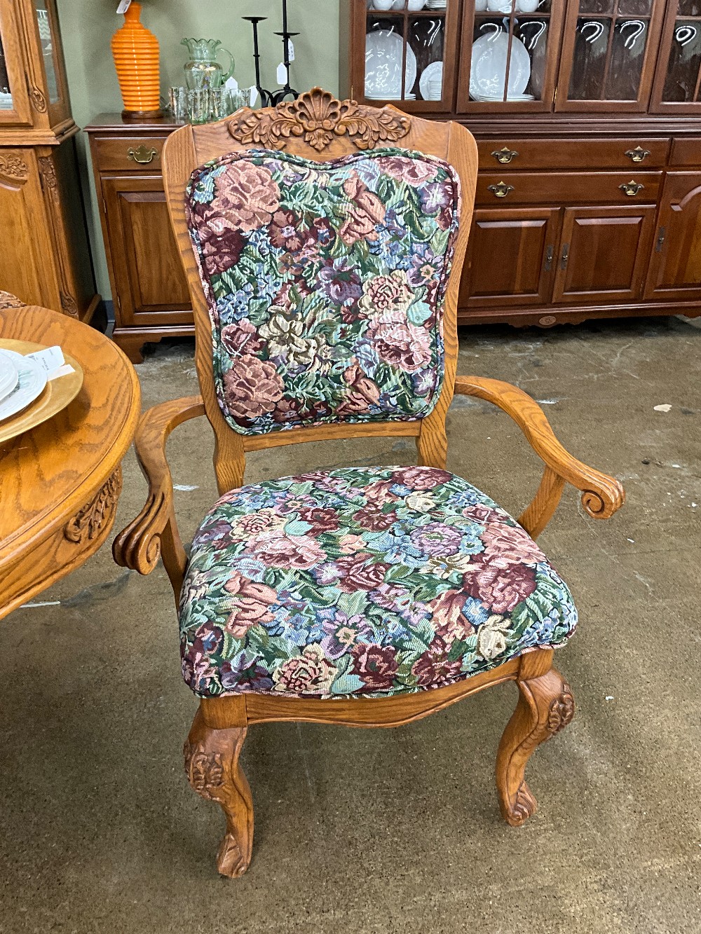 Oak Double Pedestal Table w/ 8 Chairs & 2 Leaves