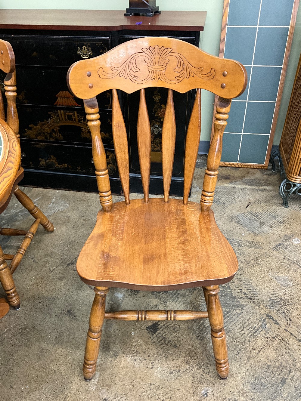 Oak Table with 4 Chairs & Leaf Tile Top