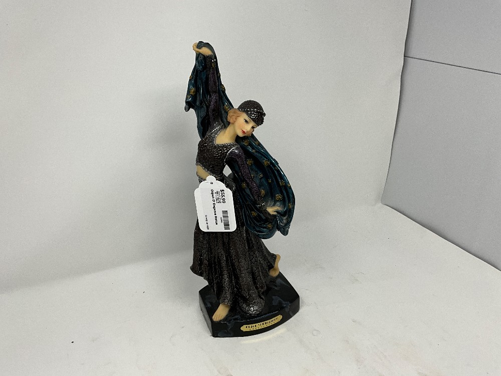 Object D' Elegance Statue