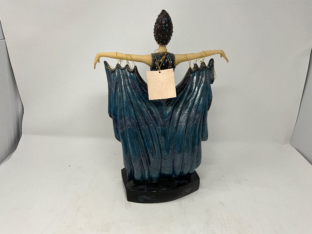 Object D' Elegance Statue