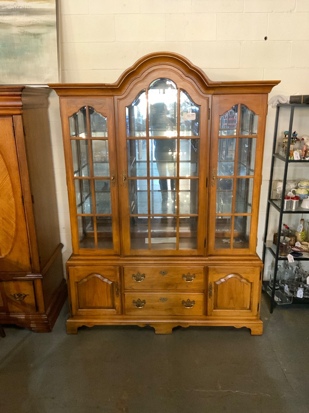 Thomasville 2pc China Hutch