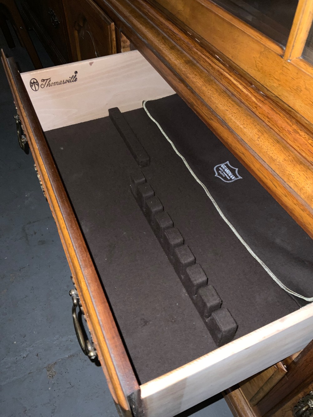 Thomasville 2pc China Hutch